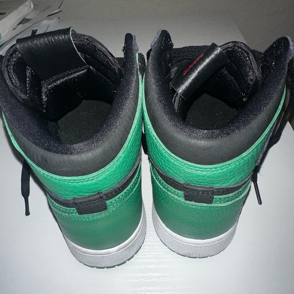 Nike Air Jordan 1 Retro High OG 'Pine Green 2.0 - Picture 3 of 5